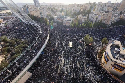 [Video] Biểu tình lớn tại Israel phản đối kế hoạch nghĩa vụ quân sự