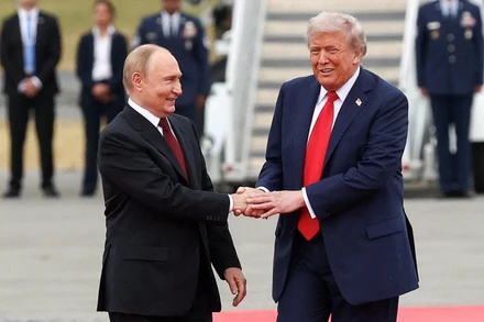 [Video] Tổng thống Trump bất ngờ thay đổi lập trường sau cuộc gặp với Nga 