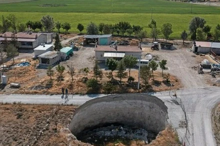 [Video] Hơn 600 hố sụt nguy hiểm liên tiếp xuất hiện tại miền Trung Thổ Nhĩ Kỳ 