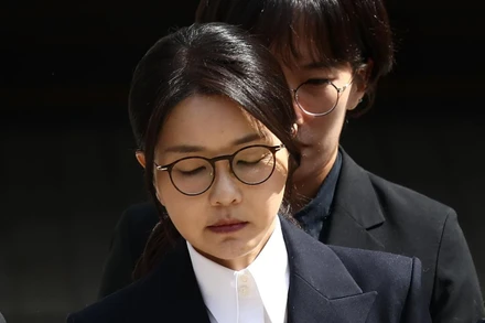 [Video] Cựu Đệ nhất phu nhân Hàn Quốc Kim Keon Hee thừa nhận nhận quà tặng là 2 túi xách Chanel