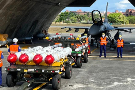 [Video] Trung Quốc phản đối mạnh việc Mỹ bán vũ khí cho Đài Loan