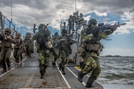 [Video] Thụy Điển và Ba Lan tập trận trên đảo chiến lược Gotland