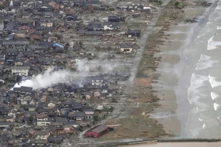 [Video] Sóng thần tràn vào Nhật Bản sau trận động đất thứ hai