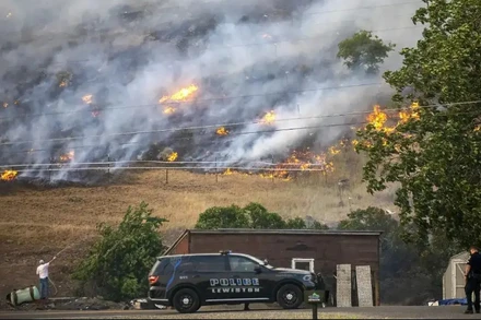 [Video] Mỹ chìm trong khói bụi do cháy lớn ở Canada