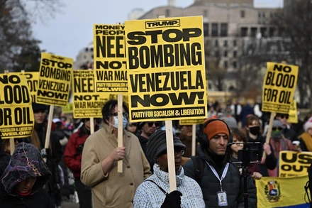 [Video] Biểu tình phản đối chiến dịch của Mỹ tại Venezuela tiếp tục lan rộng