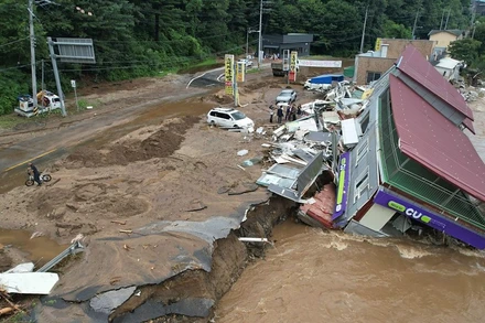 [Video] Số người thiệt mạng do mưa lũ tại Hàn Quốc tăng lên 