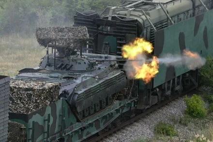 [Video] Nga triển khai tàu bọc thép hạng nặng áp sát chiến tuyến Ukraine 