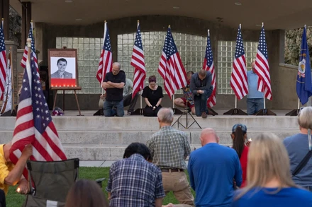 [Video] Mỹ sa thải nhân viên bình luận vụ ám sát Charlie Kirk, tranh cãi về tự do ngôn luận bùng phát