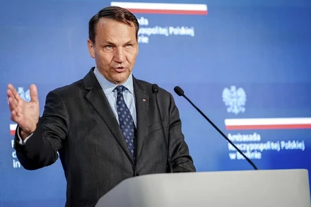 [Video] Ba Lan cảnh báo bắt giữ Tổng thống Nga V.Putin nếu bay qua không phận