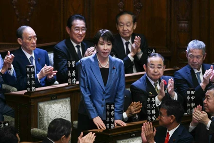 [Video] Thủ tướng Nhật Bản Takaichi gây tranh cãi vì tặng quà cho hơn 300 nghị sĩ