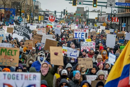 [Video] Hàng trăm cuộc biểu tình trên khắp nước Mỹ phản đối vụ bắn người di trú