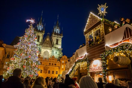 [Video] Chợ Giáng sinh đồng loạt mở cửa, châu Âu bước vào mùa lễ hội cuối năm