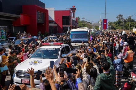 [Video] Thái Lan trao trả tất cả binh sĩ Campuchia bị bắt giữ