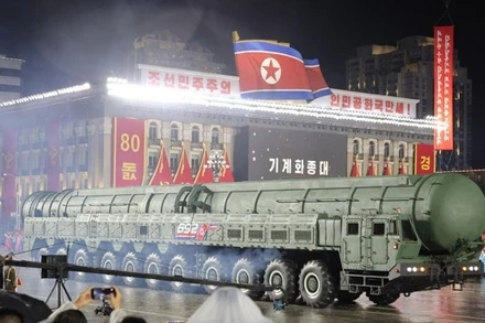 [Video] Triều Tiên ra mắt siêu tên lửa Hwasong-20 tại lễ duyệt binh 
