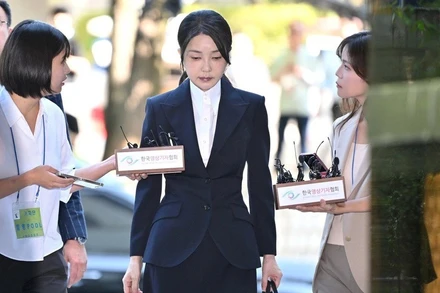 [Video] Hàn Quốc truy tố phu nhân cựu Tổng thống Yoon Suk Yeol với tội danh tham nhũng