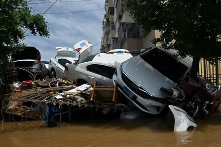 [Video] Số người thiệt mạng do mưa lũ tại Bắc Kinh, Trung Quốc tiếp tục tăng 