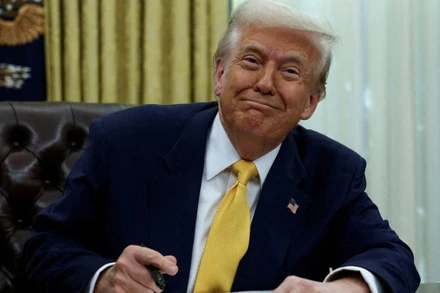 [Video] Nguyên nhân Nhà Trắng xác nhận tổng thống Trump suy tĩnh mạch 