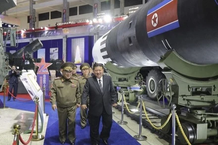 [Video] Triều Tiên phô diễn công nghệ quốc phòng mới, gửi cảnh báo đến Mỹ - Hàn