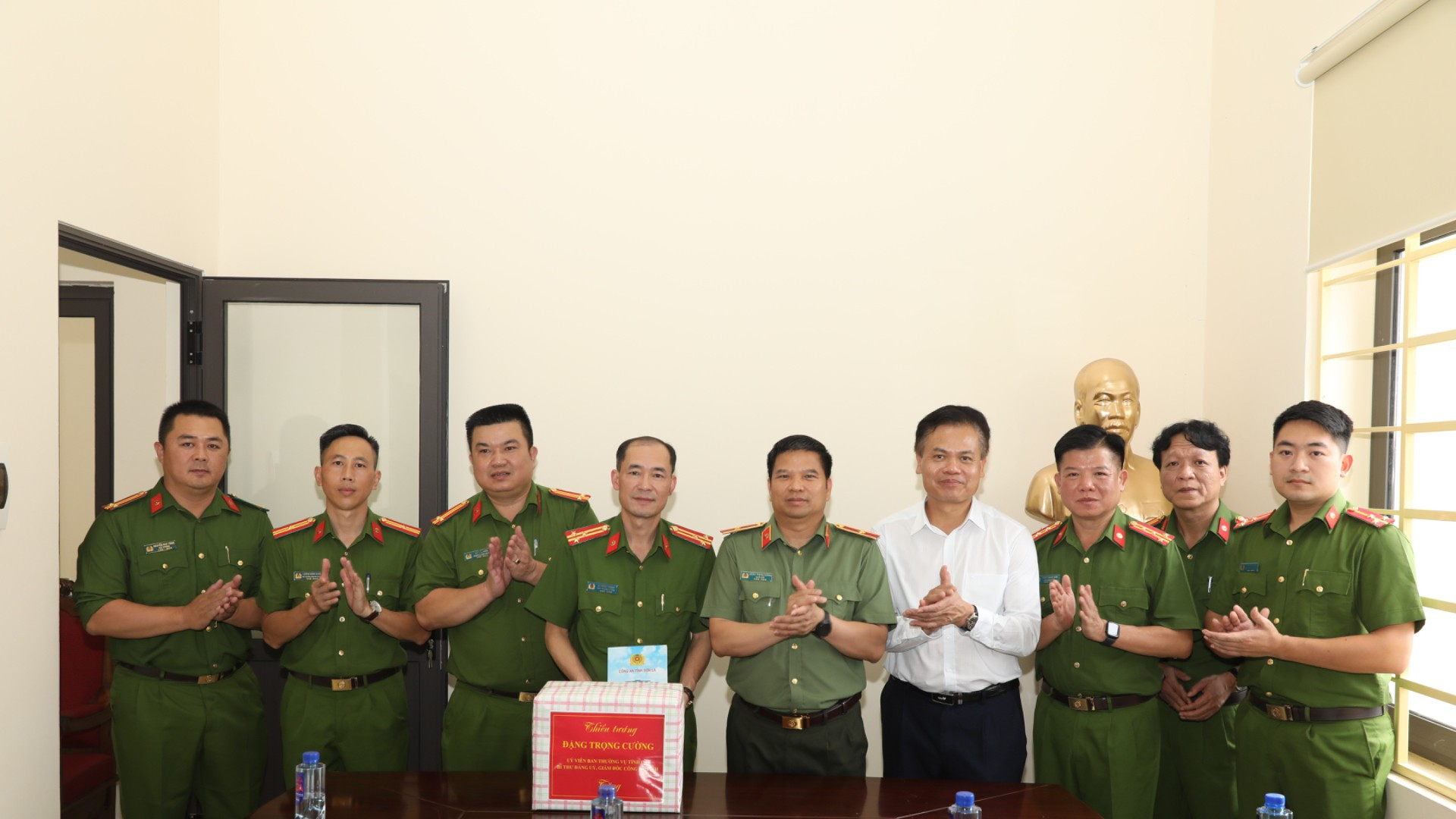 Công an tỉnh Sơn La tổ chức các đoàn công tác kiểm tra, động viên lực lượng công an các xã, phường sau khi vận hành chính quyền địa phương 2 cấp. 5-7342.jpg