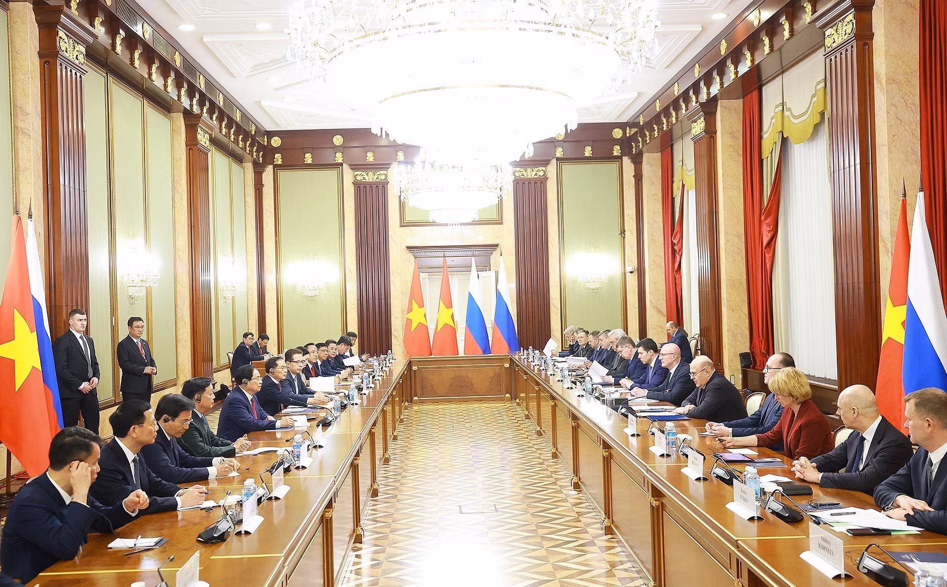 vna-potal-thu-tuong-hoi-dam-voi-thu-tuong-lien-bang-nga-8658342.jpg