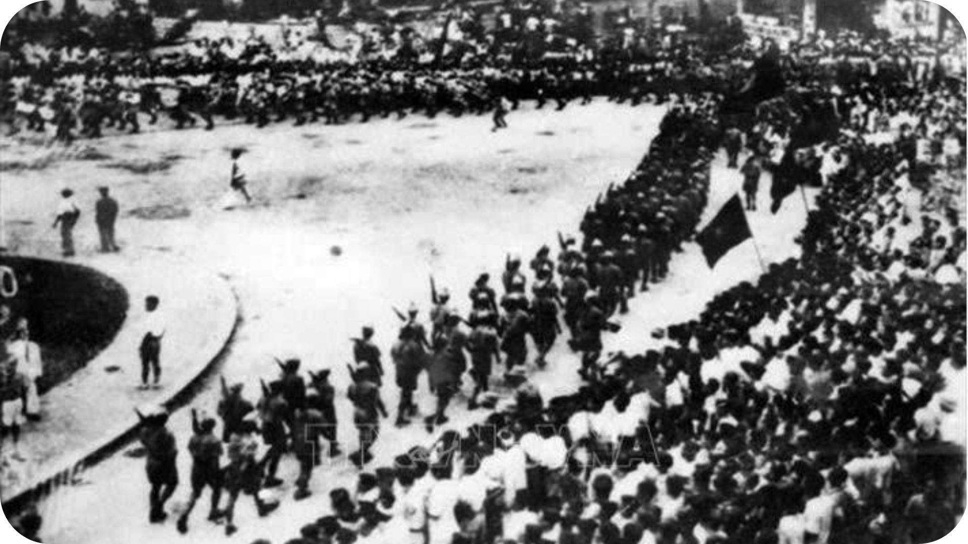 Ngày 28/8/1945, đoàn Giải phóng quân ở Việt Bắc về duyệt binh ở Quảng trường Nhà hát Lớn Hà Nội. (Ảnh: Nguyễn Bá Khoản/TTXVN) ban-trinh-bay-noi-bo-cong-ty-2.jpg