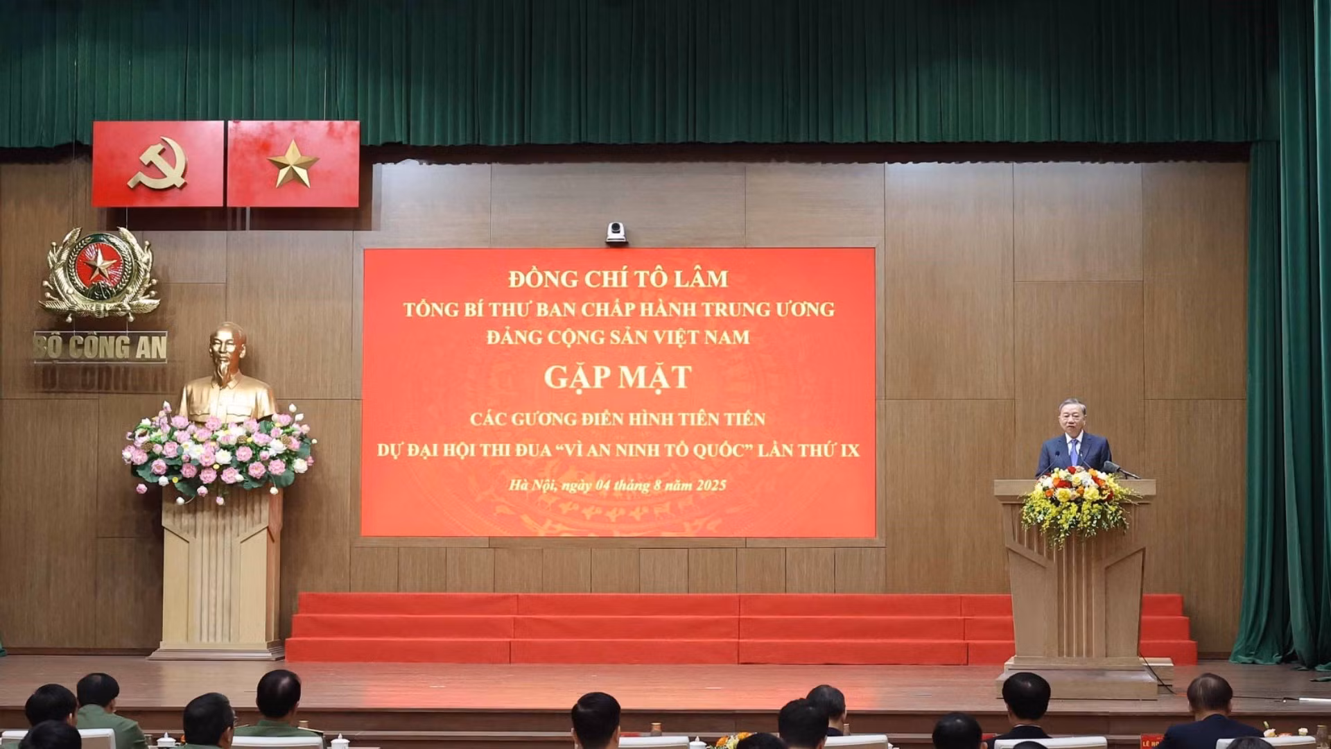 vna-potal-tong-bi-thu-to-lam-gap-mat-cac-dien-hinh-tien-tien-du-dai-hoi-thi-dua22-vi-an-ninh-to-quoc22-lan-thu-ix-8188694-893.jpg
