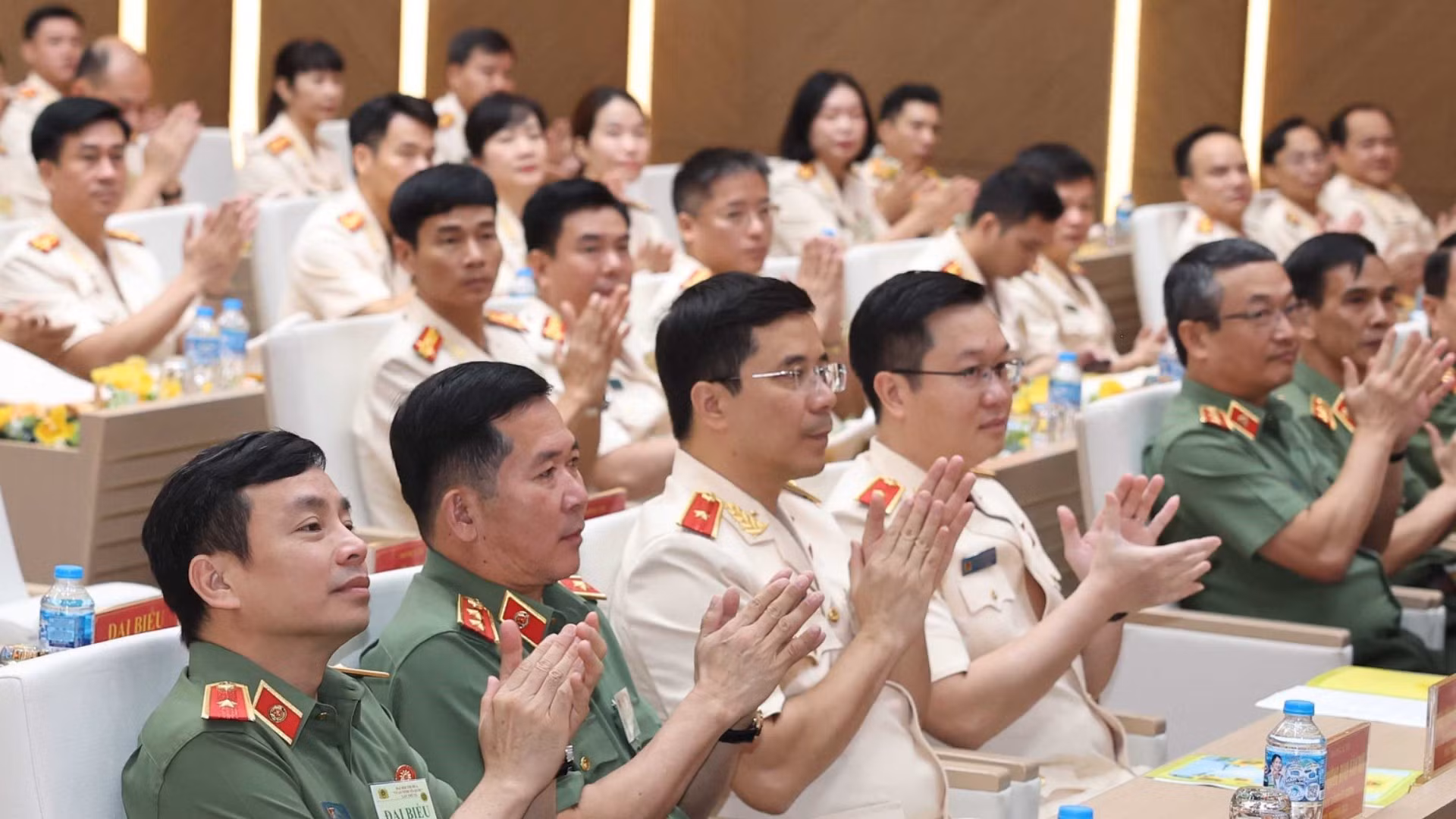 vna-potal-tong-bi-thu-to-lam-gap-mat-cac-dien-hinh-tien-tien-du-dai-hoi-thi-dua22-vi-an-ninh-to-quoc22-lan-thu-ix-8188708-5931.jpg