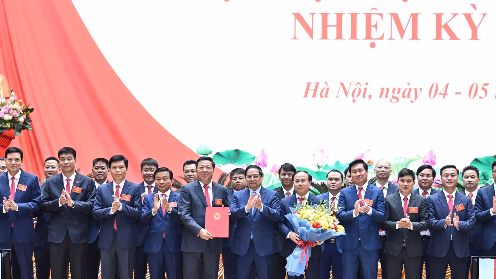 Bí thư Đảng ủy Chính phủ, Thủ tướng Chính phủ Phạm Minh Chính trao quyết định của Ban Thường vụ Đảng ủy Chính phủ chỉ định Ban Chấp hành, Ban Thường vụ, Bí thư, Phó Bí thư, Ủy ban Kiểm tra Đảng ủy Bộ Xây dựng nhiệm kỳ 2025-2030.