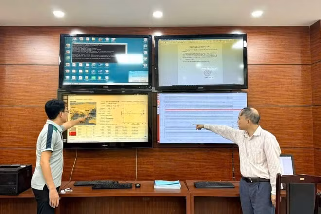 Các nhà khoa học Viện Các khoa học trái đất phân tích về hiện tượng động đất. (Ảnh: TL)