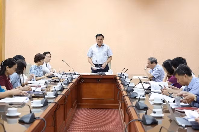 Thứ trưởng Y tế Đỗ Xuân Tuyên phát biểu tại hội nghị. (Ảnh: TRẦN MINH)
