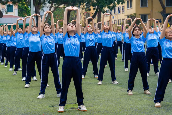 Các động tác trong bài tập dưỡng sinh - rèn luyện, nâng cao sức khỏe của sinh viên Học viện Y-Dược học cổ truyền Việt Nam.
