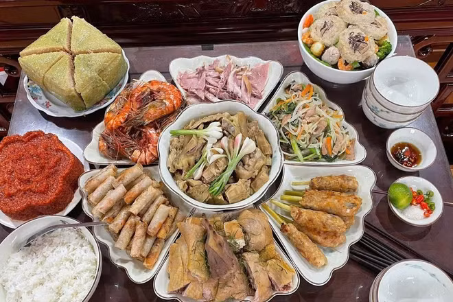 Mâm cỗ Tết truyền thống của người Việt thường rất phong phú, đa dạng. (Ảnh minh họa)