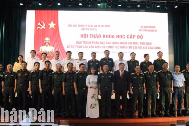 Đại biểu chụp ảnh chung tại hội thảo.