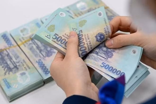 Lương cơ sở dự kiến tăng 8%, nhiều chính sách liên quan cũng thay đổi, trong đó có mức đóng bảo hiểm y tế. (Ảnh: VGP)