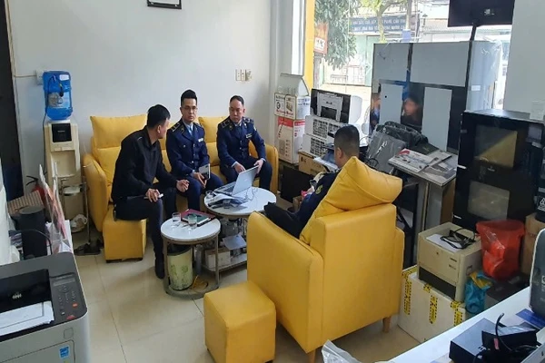 Lực lượng Quản lý thị trường tỉnh Cao Bằng tiến hành xử phạt vi phạm không thực hiện thủ tục thông báo website thương mại điện tử theo quy định của pháp luật.