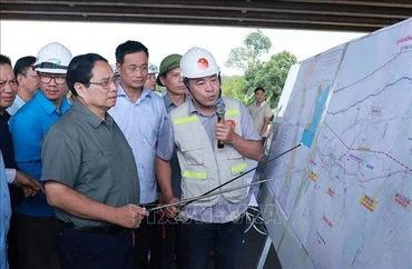 [Ảnh] Thủ tướng Phạm Minh Chính kiểm tra một số dự án trọng điểm tại Quảng Trị