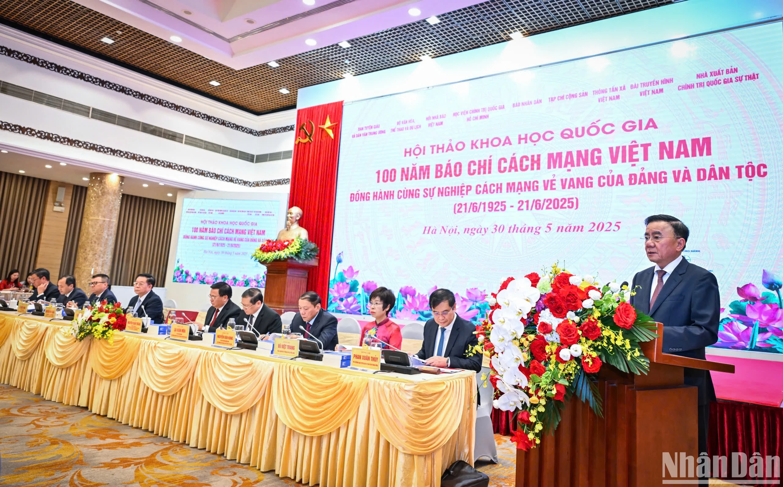 Đồng chí Trần Cẩm Tú, Ủy viên Bộ Chính trị, Thường trực Ban Bí thư chủ trì và phát biểu chỉ đạo Hội thảo. 