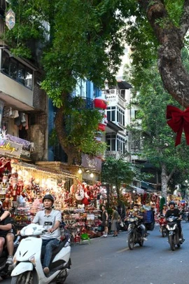 Không khí ngày Tết ở phố Hàng Mã