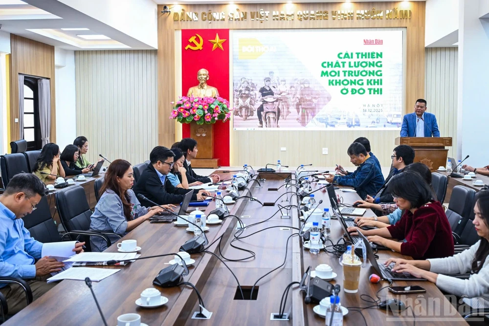 Toàn cảnh buổi đối thoại. (Ảnh: THÀNH ĐẠT)