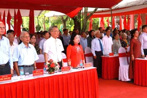 Các đại biểu dự buổi lễ.