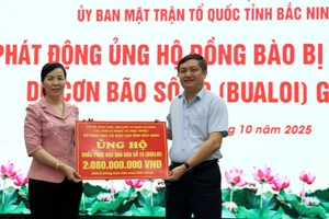 Cán bộ, viên chức, người lao động của các đơn vị thuộc Sở Giáo dục và Đào tạo Bắc Ninh ủng hộ hơn 2 tỷ đồng chia sẻ khó khăn với đồng bào vùng lũ.