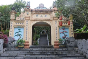 Cổng vào với những bậc đá dẫn lối đưa du khách đến với chùa Tiêu, Bắc Ninh.