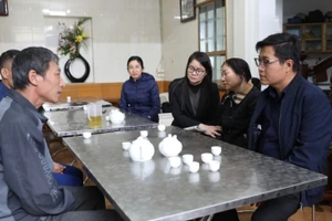 Lãnh đạo Ủy ban Mặt trận Tổ quốc tỉnh Bắc Ninh đến thăm hỏi, động viên gia đình nạn nhân vụ tai nạn giao thông nghiêm trọng xảy ra tại Lào Cai.