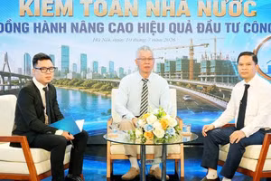 Các khách mời tham dự tọa đàm.
