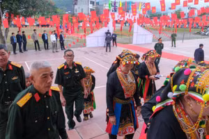 Cử tri xã Tây Yên Tử, Bắc Ninh tích cực đi bỏ phiếu thực hiện quyền, nghĩa vụ của công dân.