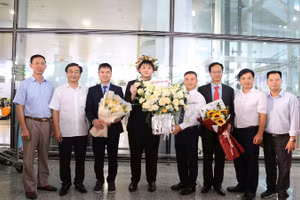 Lãnh đạo Sở Giáo dục và Đào tạo, Trường trung học phổ thông chuyên Bắc Ninh chúc mừng em Tạ Ngọc Minh, Huy chương Vàng Olympic Vật lý quốc tế năm 2026.
