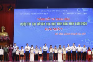 Ban tổ chức trao thưởng tặng các Đại sứ Văn hóa đọc tiêu biểu năm 2026.