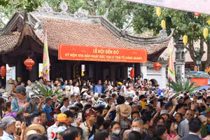 Lễ hội Đền Đô năm 2026 diễn ra trùng kỳ nghỉ lễ nên thu hút đông đảo du khách và nhân dân tham dự.