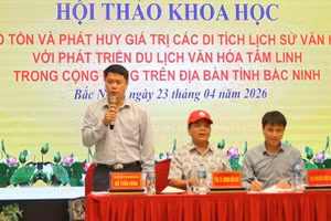Chủ tọa điều hành hội thảo.