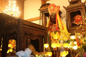 Tượng Phật mẫu Man Nương - Bảo vật quốc gia tại chùa Phúc Nghiêm, Bắc Ninh.